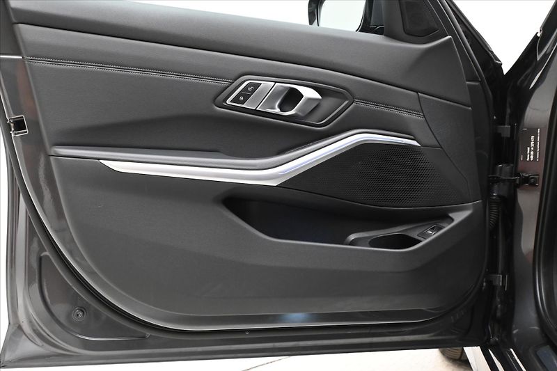 BMW Řada 3 2,0 320d 140 kW STEPTRONIC Zár - fotka 24 z 31