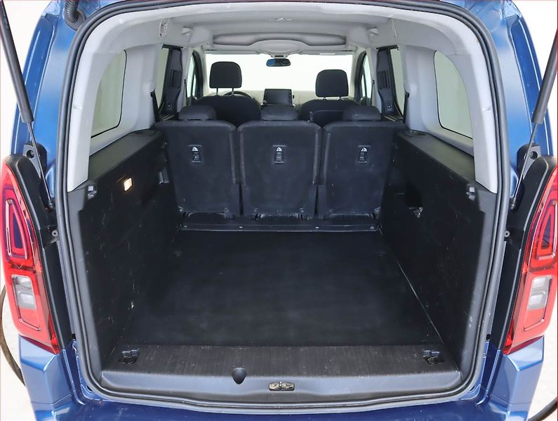 Opel Combo (2021) Maxi Elegance 1.2 Turbo, 5Míst - fotka 14 z 21