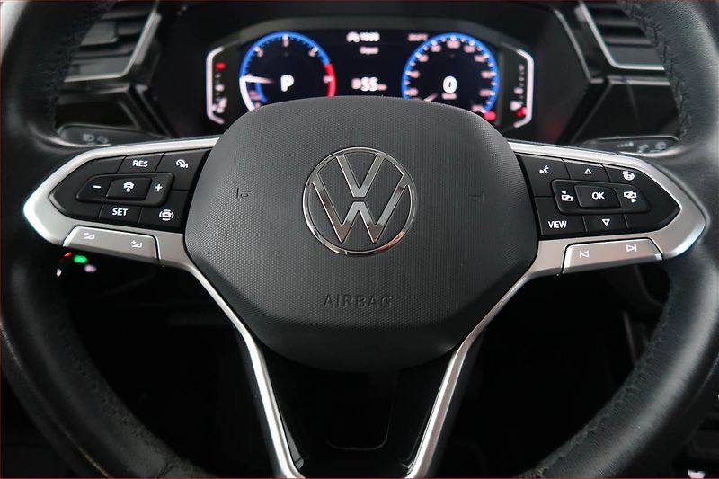 Volkswagen Touran (2023) 2.0 TDI - fotka 17 z 18