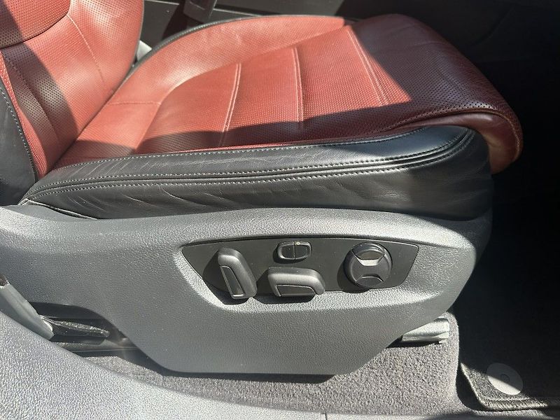 Volkswagen Touareg 3.0 V6 TDi BlueMotion - fotka 33 z 35