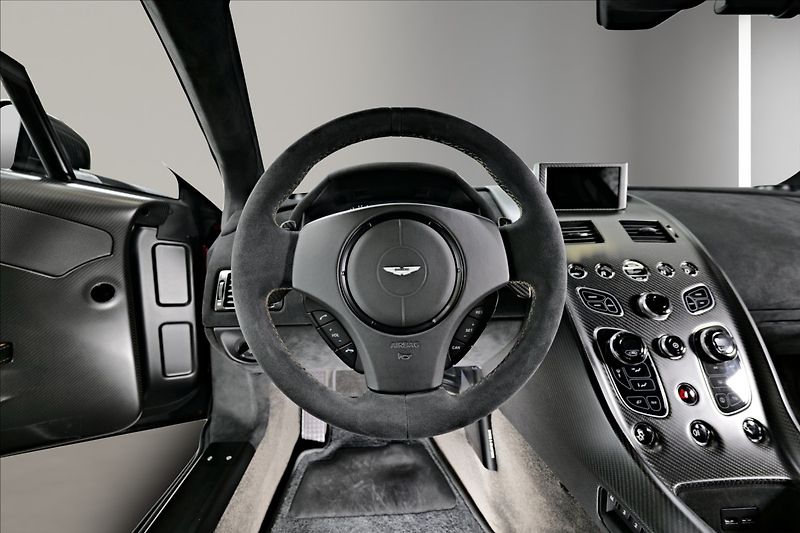 Aston Martin V12 Vantage GT12 - fotka 14 z 22