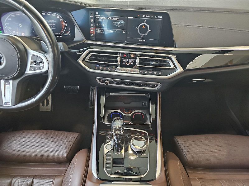 BMW X5 M50i - fotka 22 z 36