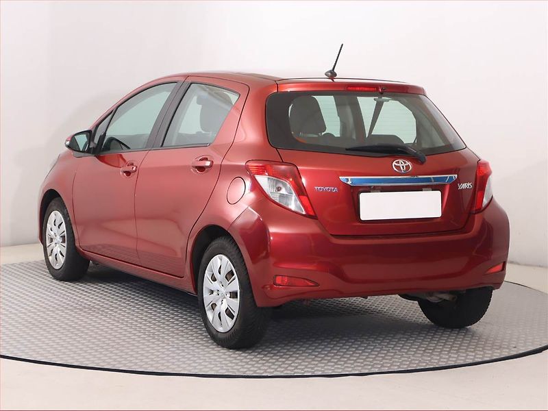 Toyota Yaris (2011) 1.0 VVT-i, Serv.kniha - fotka 4 z 15