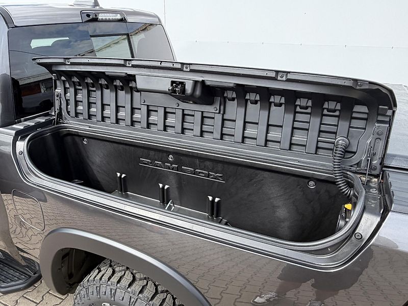 Dodge RAM (2026) 1500 Rebel 5.7 V8 2026 - fotka 9 z 37