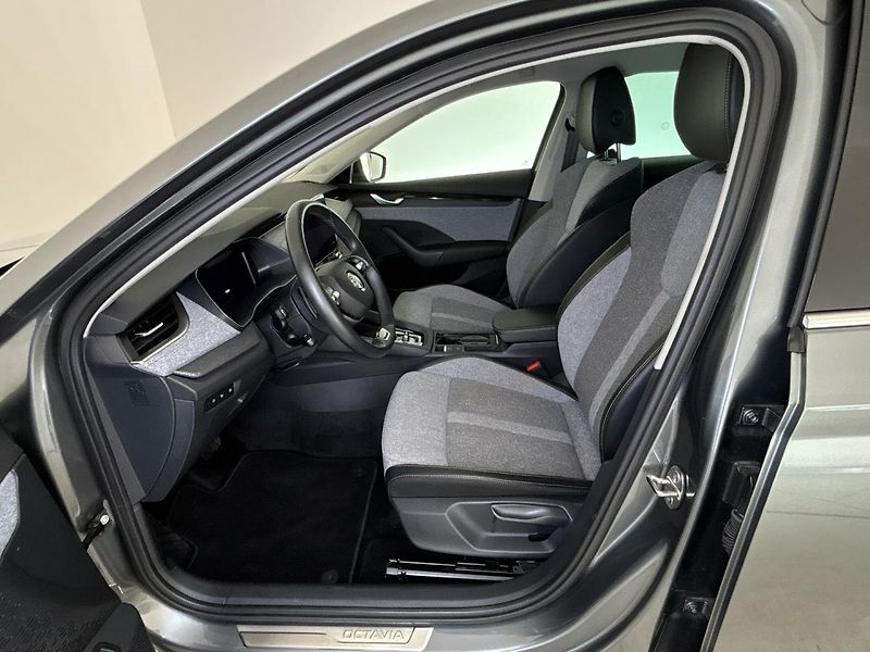 Škoda Octavia Top Selection DSG - fotka 7 z 29