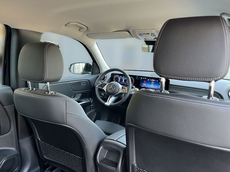 Mercedes-Benz GLB 200 d 4MATIC - fotka 18 z 18