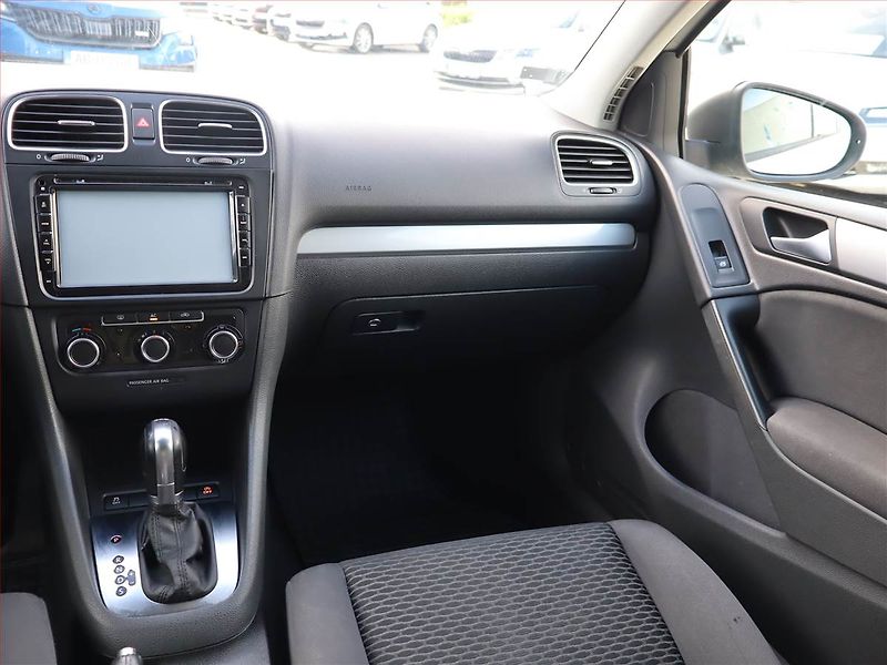 Volkswagen Golf (2011) 1.6 TDI, Automat, Tempomat - fotka 8 z 16
