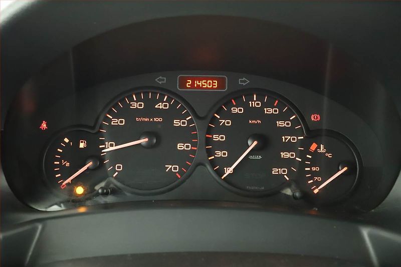 Citroën Berlingo (2011) 1.6 HDi, 5Míst, ČR - fotka 8 z 9