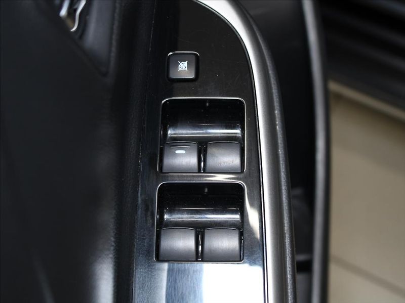 Mitsubishi L200 2,3 DI-D 127kW AT Instyle DPH - fotka 13 z 24