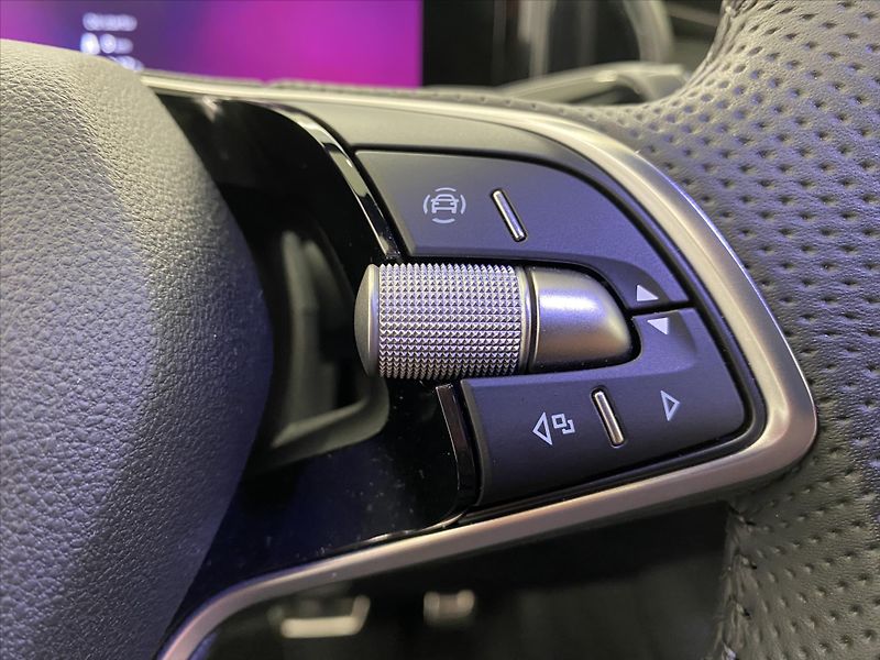 Škoda Kodiaq 1,5 TSI 150kW iV SportLine - fotka 13 z 26