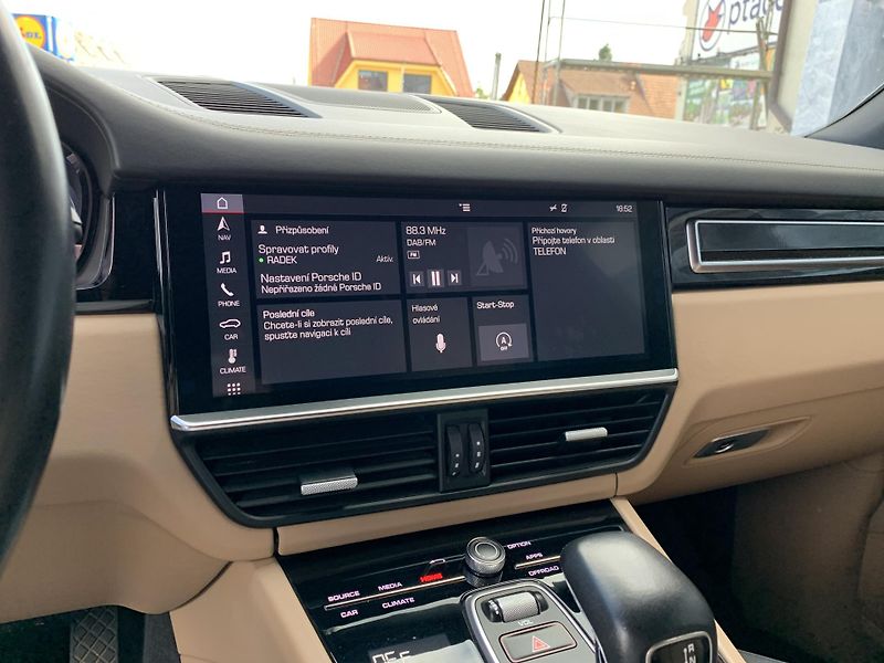 Porsche Cayenne (2019) 3.0i, 250KW, VZDUCH, ZÁRUKA - fotka 15 z 25