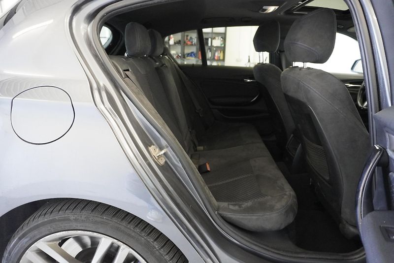 BMW Řada 1 2,0 M-SPORT XDRIVE AUT. - fotka 23 z 28