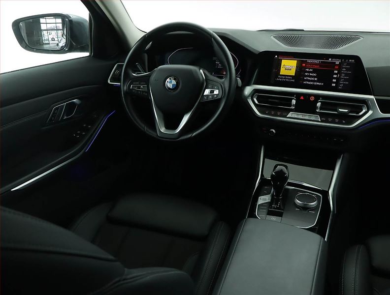 BMW Řada 3 (2022) Sport Line 318 d, Automat - fotka 7 z 16