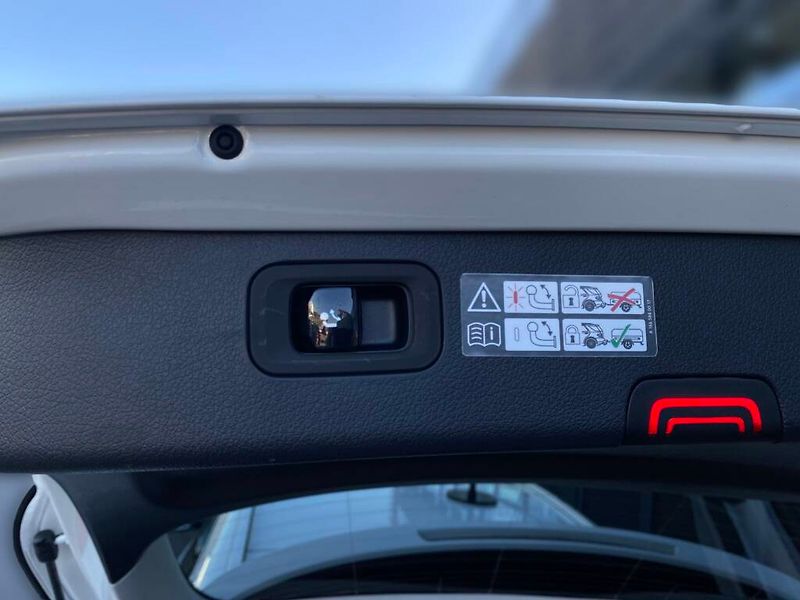Mercedes-Benz Třídy C (2021) C 220 d 4MATIC kombi - fotka 26 z 28