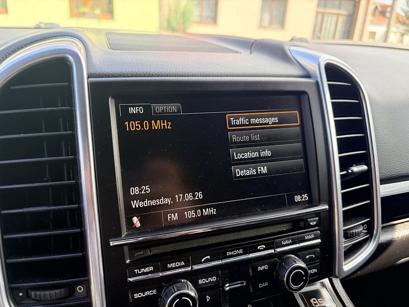 Porsche Cayenne DIESEL 3.0 V6 180KW - fotka 27 z 42