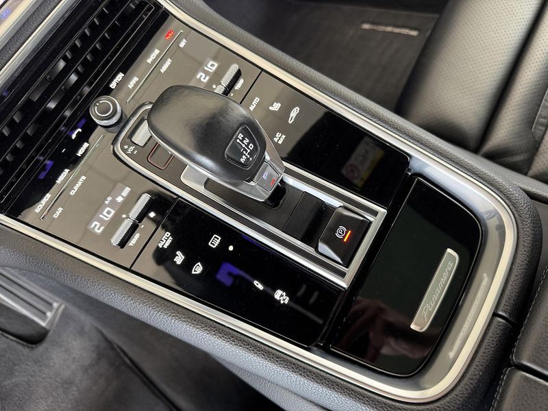Porsche Panamera 4S 324kW*Chrono*REZERVACE! - fotka 27 z 39