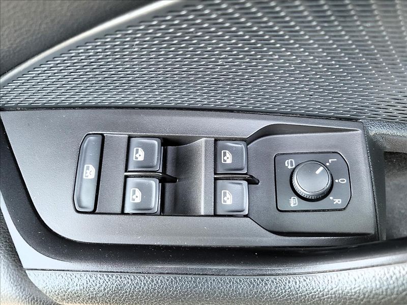 Škoda Octavia 1,0 TSI,CLEVER,LED,VÝHŘEV,NAVI - fotka 39 z 50