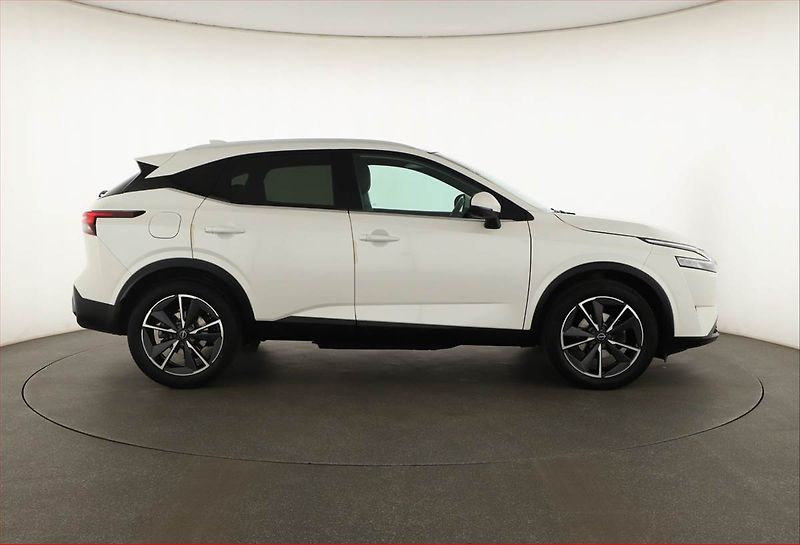 Nissan Qashqai (2023) Tekna 1.3 DIG-T MHEV - fotka 6 z 20
