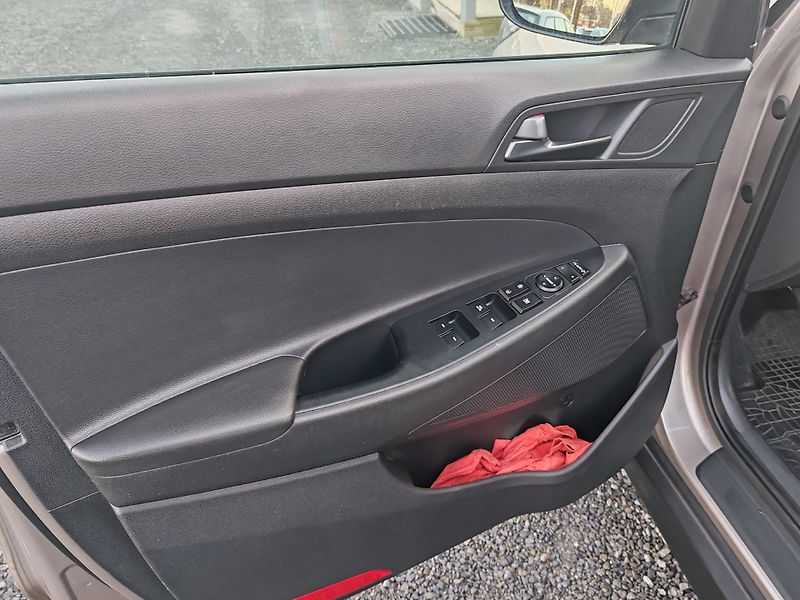 Hyundai Tucson 1.7 CRDi 1. májitel - fotka 11 z 24