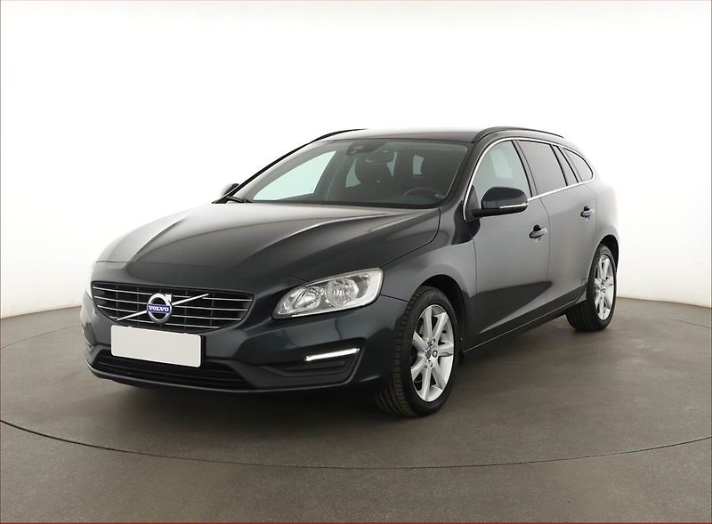 Volvo V60 (2016) T4 2.0, Serv.kniha, Kůže, Navi - fotka 2 z 17