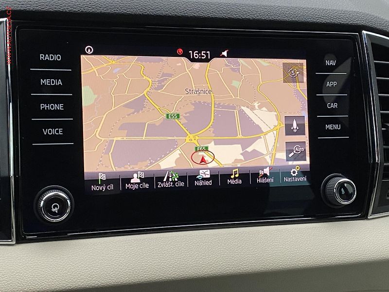 Škoda Karoq (2018) 2.0TDi 4x4, DSG, LED, park - fotka 17 z 18