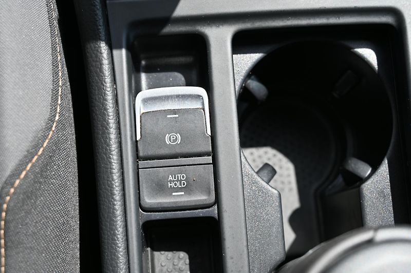 Volkswagen Golf 1.2TSI 81KW BMT rezervace - fotka 19 z 46
