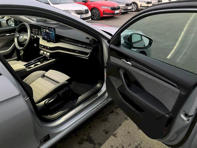 Škoda Superb (2024) COMBI SELEC TD 110/2.0 A7F - fotka 17 z 33