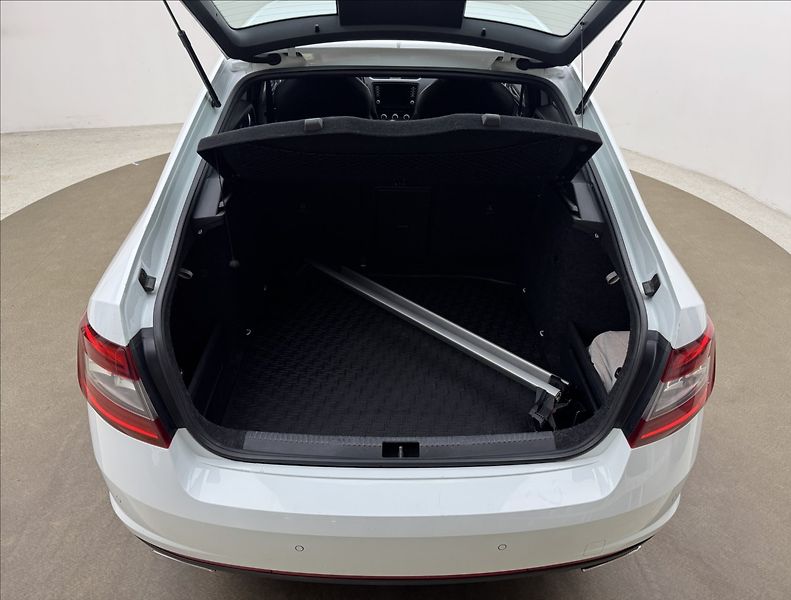 Škoda Octavia 2,0 135kW RS CHALLENGE 1MAJ ČR - fotka 43 z 43