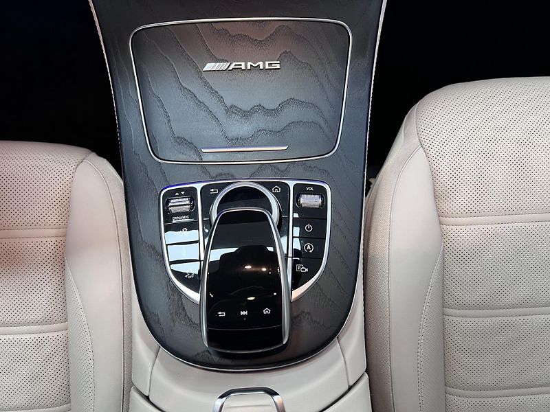 Mercedes-Benz Třídy E E 63s AMG, 4.0i 450 kW 113 Tkm - fotka 37 z 57