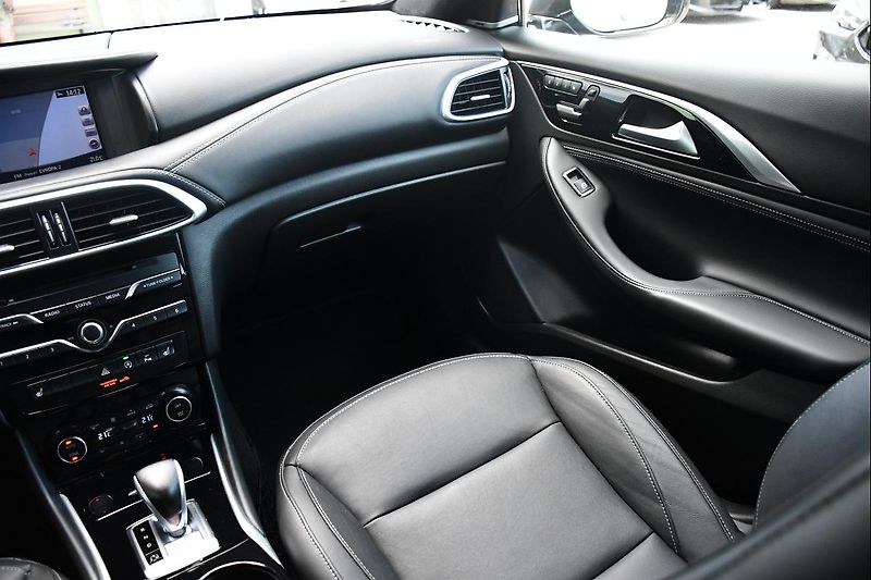 Infiniti QX30 220 CDI 4MATIC PANO ACC - fotka 25 z 52