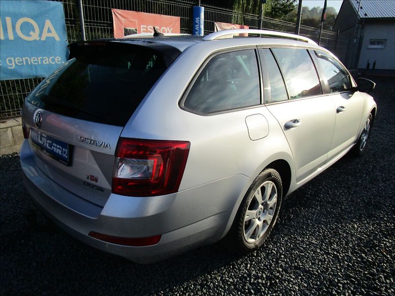 Škoda Octavia Combi 1.6TDi Greenline, Bi-xen - fotka 6 z 56