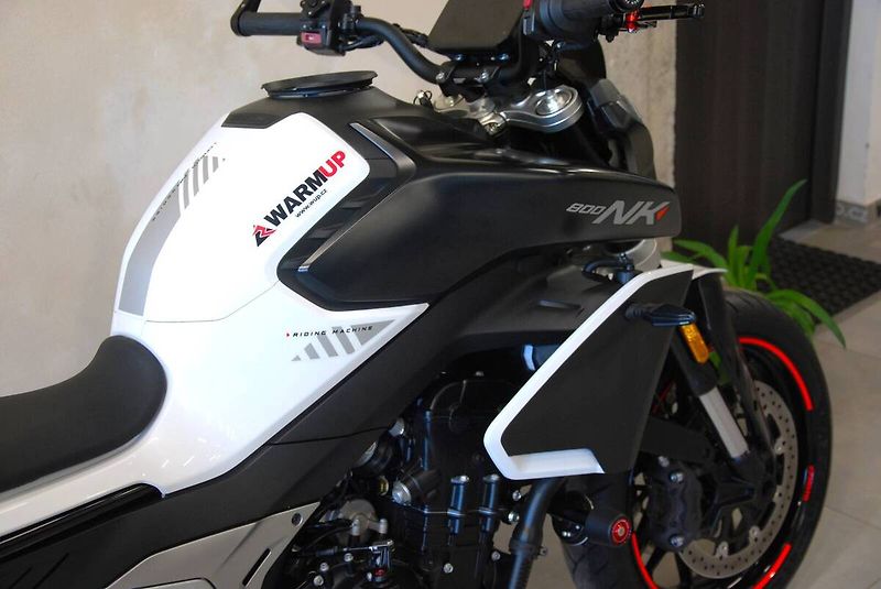 CFMOTO 800 NK (2025) 800NK Sport - krásný stav,serv - fotka 7 z 20