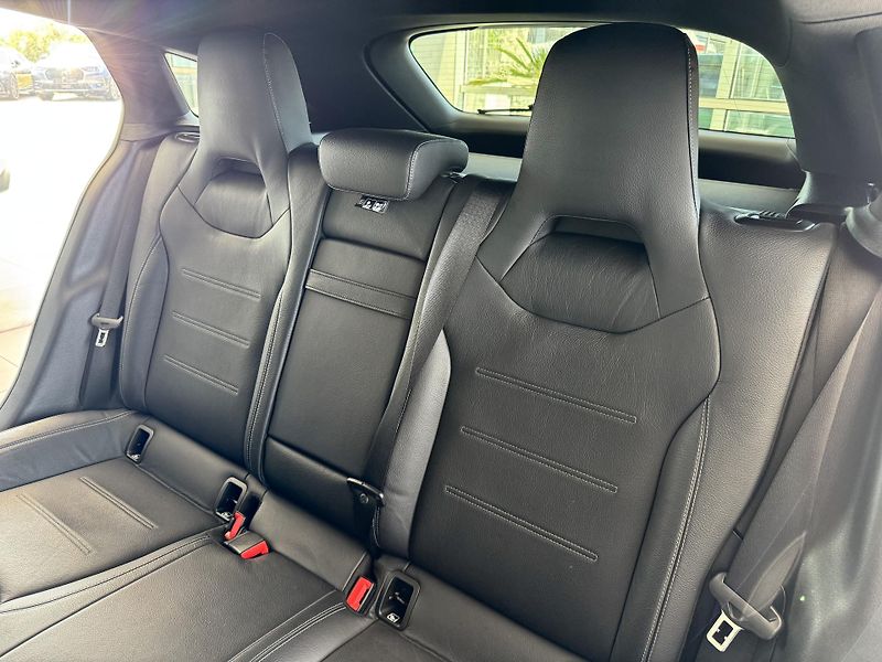 Mercedes-Benz CLA 200 Aut 120kW*AMG*MAX.VÝB*360K - fotka 16 z 36