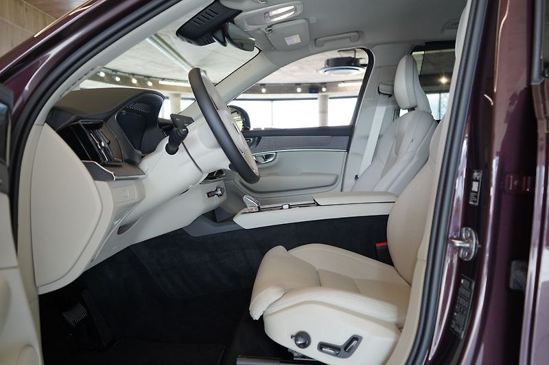 Volvo XC90 B5 PLUS Dark, Vzduch, 360° - fotka 19 z 53