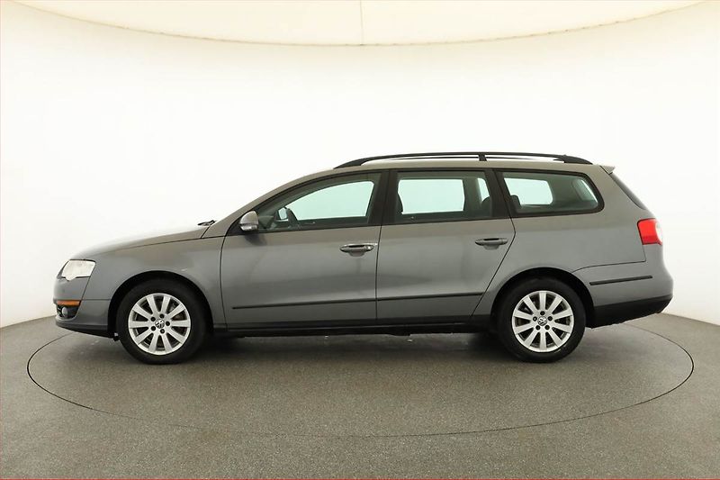 Volkswagen Passat (2007) 2.0 TDI, Xenony, Tempomat - fotka 3 z 17