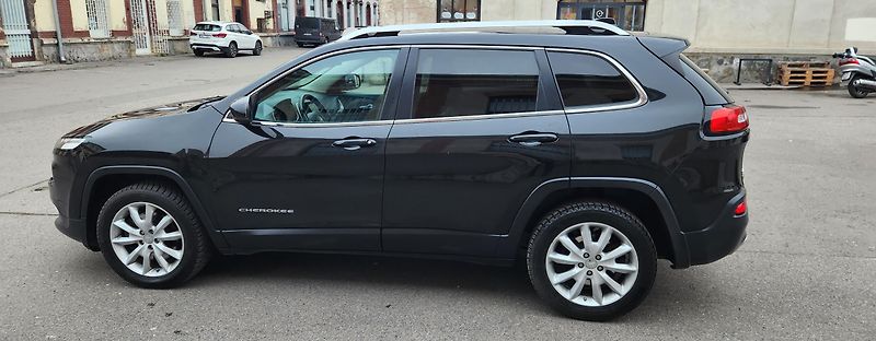 Jeep Cherokee (2015) 2.0D MJET LIMITED AWD LED DPH - fotka 9 z 54
