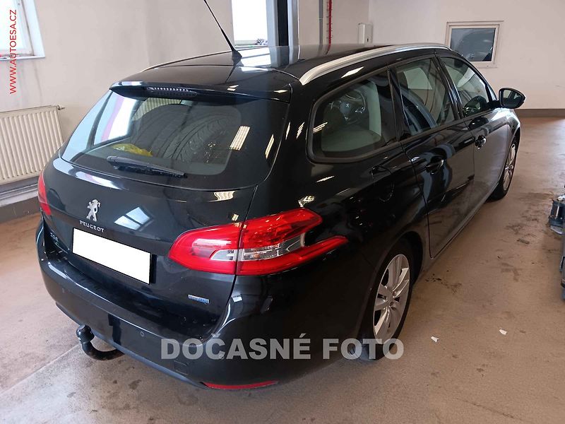 Peugeot 308 (2015) 1.6 HDi - fotka 2 z 3