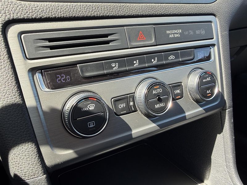 Volkswagen Golf Sportsvan 1.2 TSI KLIMA SERVISKA 2X KOLA - fotka 20 z 44