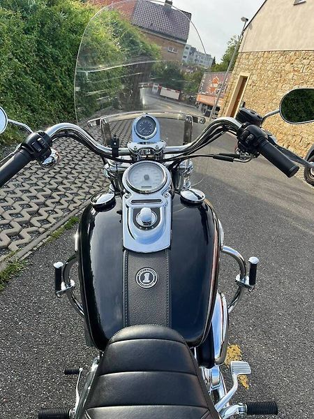 Harley-Davidson FXDC Dyna Super Glide Custom (2010) - fotka 9 z 14