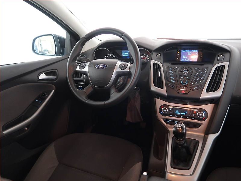 Ford Focus (2012) 1.6 i, Vyhř. sedaček - fotka 7 z 14