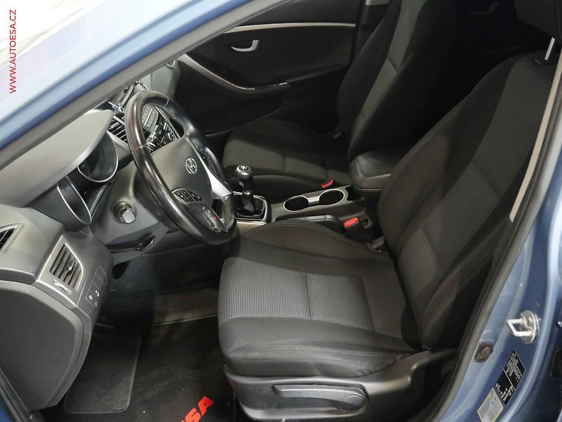 Hyundai i30 (2015) 1.4i, ČR, Klima - fotka 9 z 17