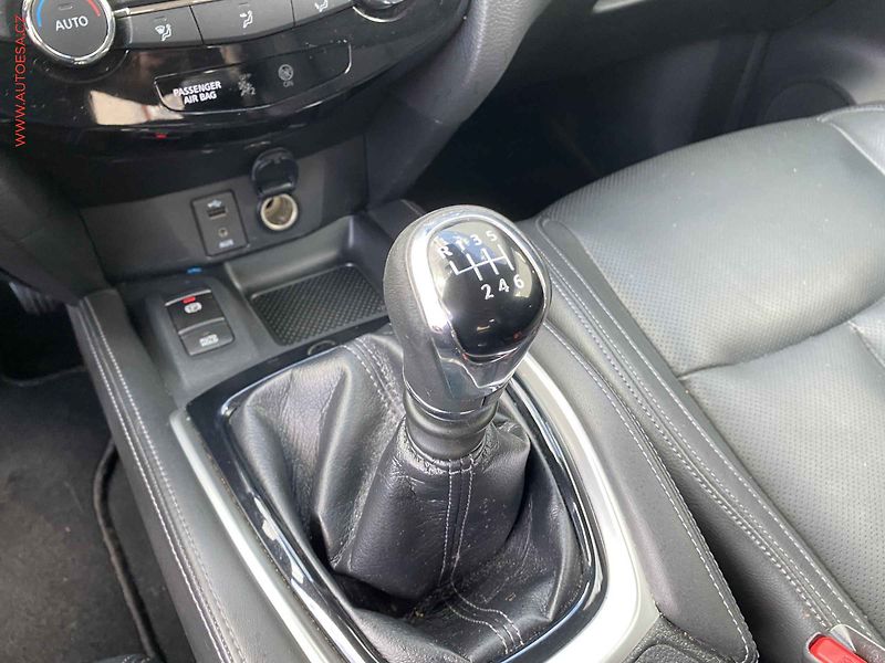 Nissan X-Trail (2019) 1.7 dCi 4x4, Tekna, LED - fotka 16 z 19