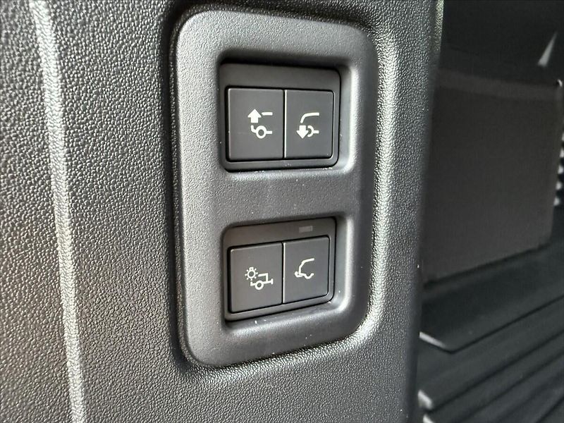 Land Rover Defender (2026) 3,0 110 X-DYNAMIC SE D250 - fotka 25 z 27