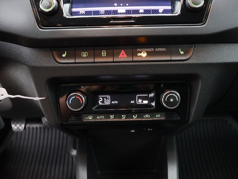 Škoda Fabia 1,0 Aut.klima Tempomat - fotka 17 z 25