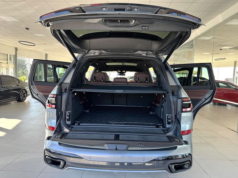 BMW X7 40d xDrive*M-SPORT*REZERVACE! - fotka 49 z 57