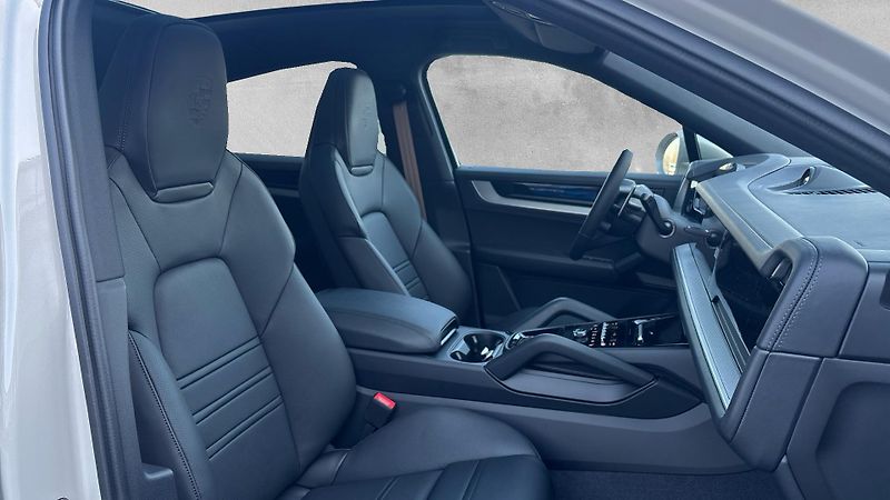 Porsche Cayenne (2026) E-Hybrid Coupé - fotka 17 z 24