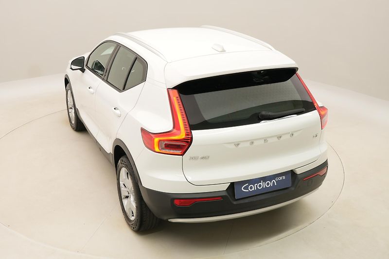 Volvo XC40 T3 MOMENTUM AUT REZERVACE - fotka 17 z 43