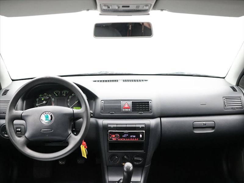 Škoda Octavia 1,6 MPI 75kW Tour Klima 2.Maj - fotka 19 z 26