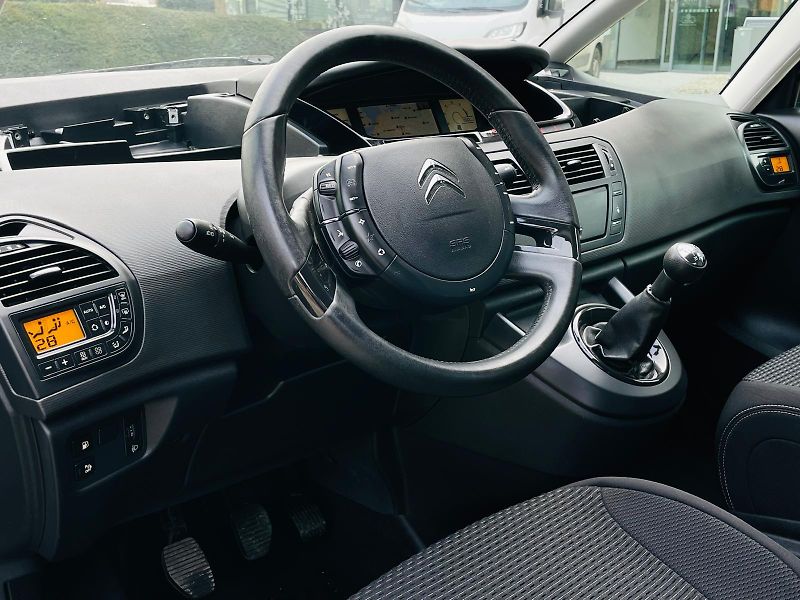 Citroën C4 Picasso 1.6i 88KW MANUÁL LED SENZORY - fotka 26 z 44
