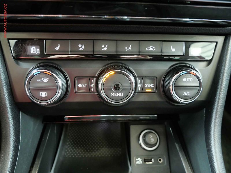 Škoda Superb (2016) 2.0TDi, ČR, Bixen, AC, park - fotka 21 z 21